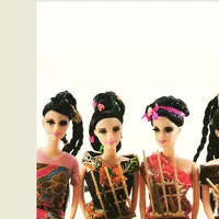 Lebih istimewa dari boneka barbie yang biasanya, inilah Batik Girls, boneka barbie asli Indonesia. (Foto: Instagram Kisaku.Heritage)