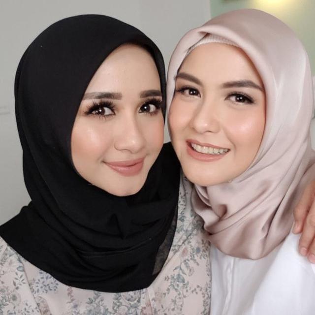 Bikin Adem Ini 5 Makeup Seleb Berhijab Yang Super Cantik Beauty Fimela Com