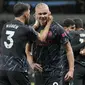 Manchester City meraih kemenangan 2-0 atas Tottenham Hotspur pada laga tunda pekan ke-34 Premier League di Tottenham Hotspur Stadium, Rabu (15/5/2024) dini hari WIB. Sepasang gol Man City disarangkan Erling Haaland. (AP Photo/Kin Cheung)