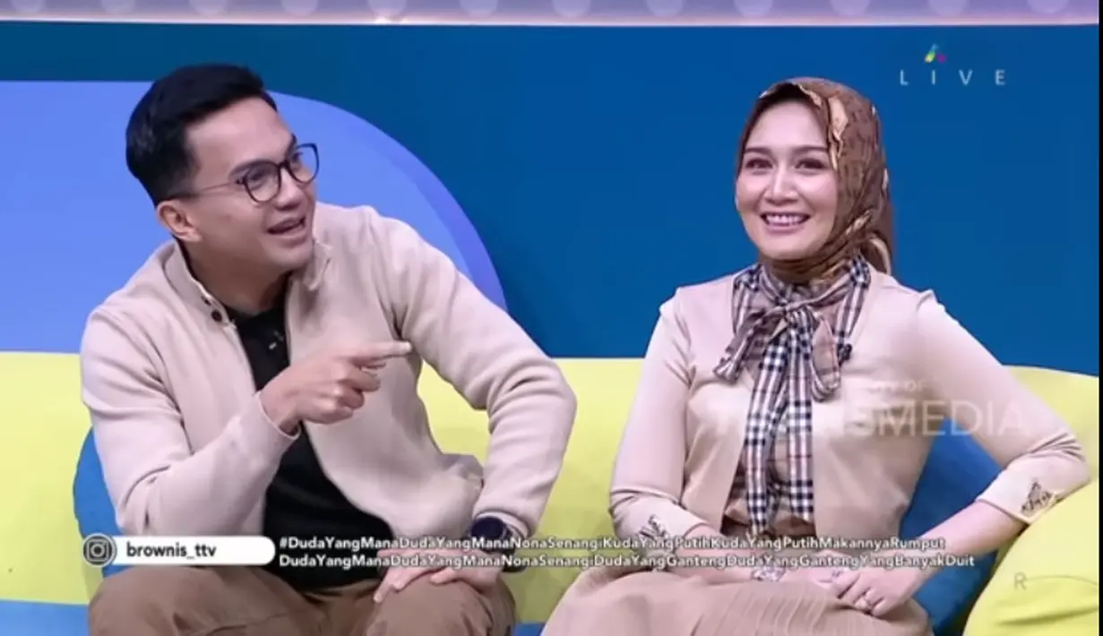 "Udah berapa lama saling kenalnya?" tanya Ruben  di lansir dari kanal TRANS TV Official. "Kita berarti 5 bulan ya," kata Sahrul. "Lima bulan, lima bulan,"  kata Dine. [Youtube/TRANS TV Official]