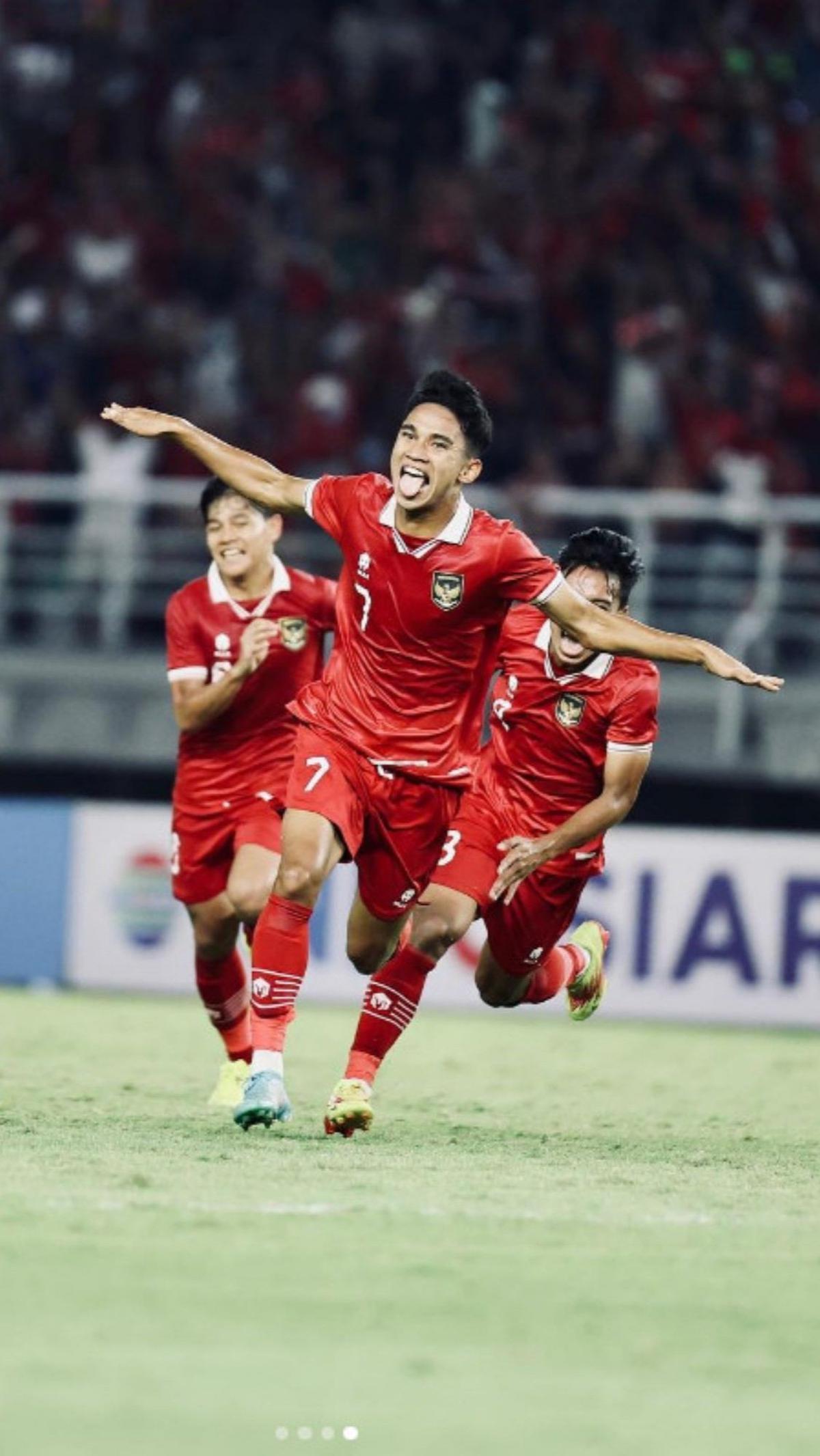 Berkat penampilan gemilangnya, ia sukses mencetak dua gol di laga itu sekaligus menjadi man of the match di akhir laga. Foto: instagram.com / marselinoferdinan10