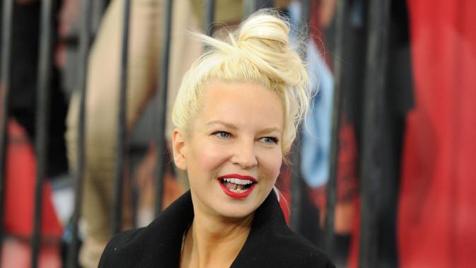 Lirik Lagu Snowman - Sia - Ragam Bola.com