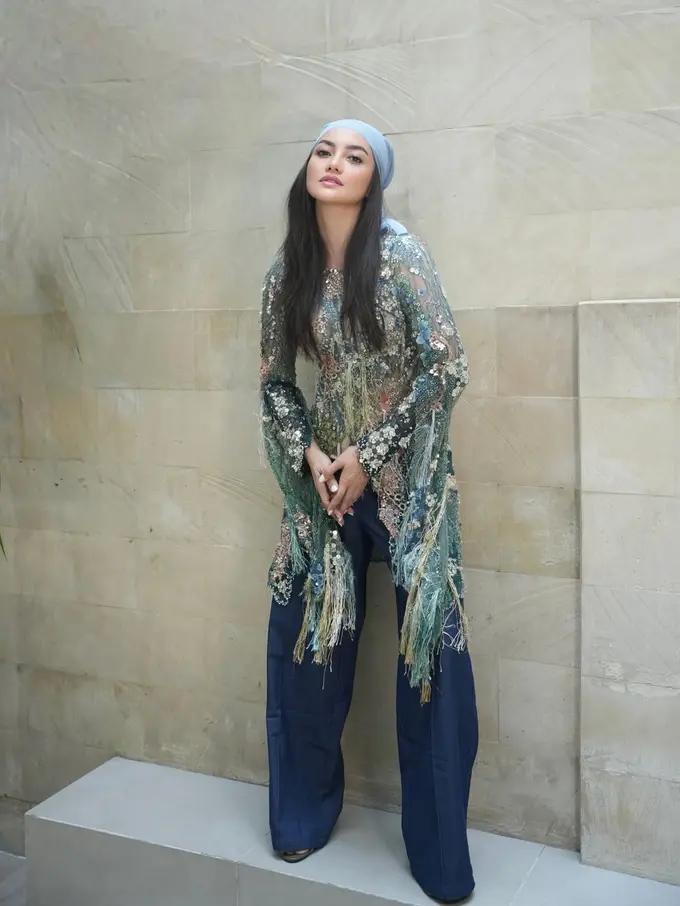 Ririn Ekawati Rayakan Hari Kartini dengan Kebaya Berpayet dan Long Pants, Modern Chic Banget!