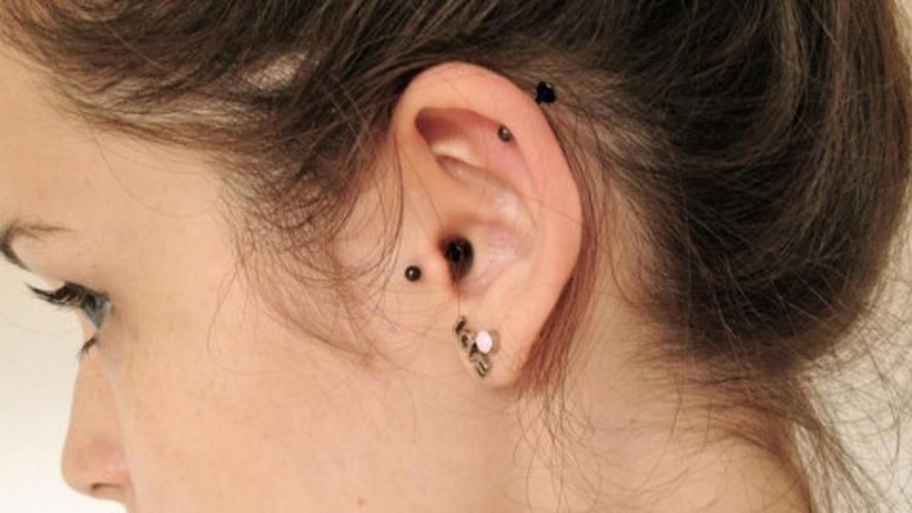 Mau Coba Tindik Tragus Telinga?