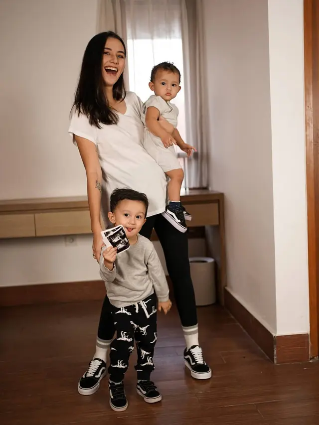Hamil 26 Minggu, Ini 6 Potret Dahlia Poland Pamer Baby Bump