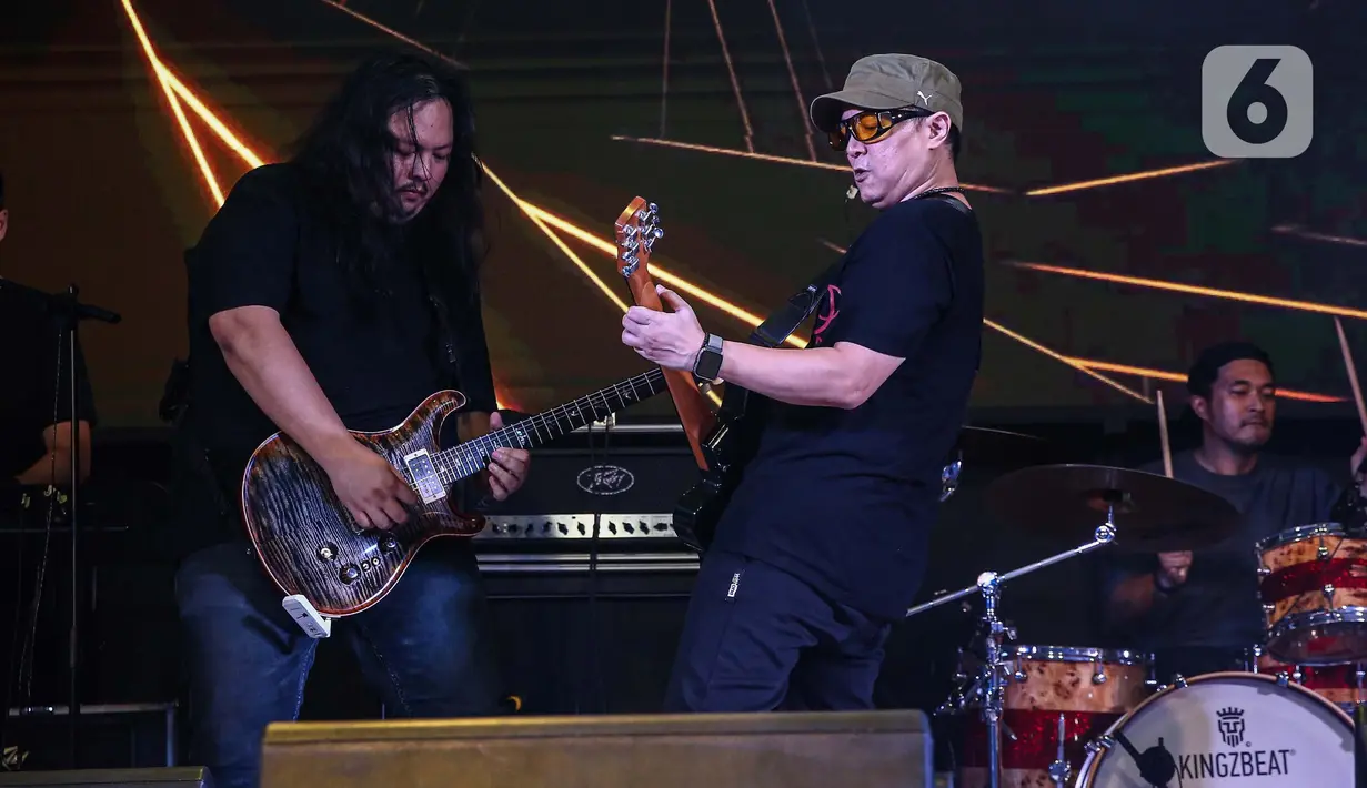 Festival musik All You Can Hear Gigs 2024 dipersembahkan oleh konten YouTube Ferdy Tahier, All You Can Hear, berkolaborasi dengan Asthana Kemang dan CKH Ent dan digelar selama dua hari. (Liputan6.com/Angga Yuniar)