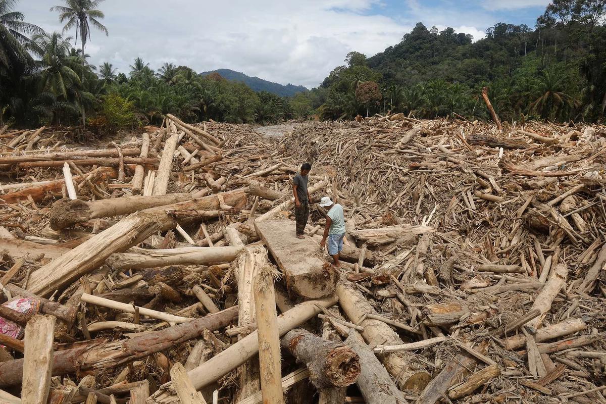 FOTO: Kerusakan Parah Akibat Banjir Bandang di Batang Toru, Tapanuli Selatan