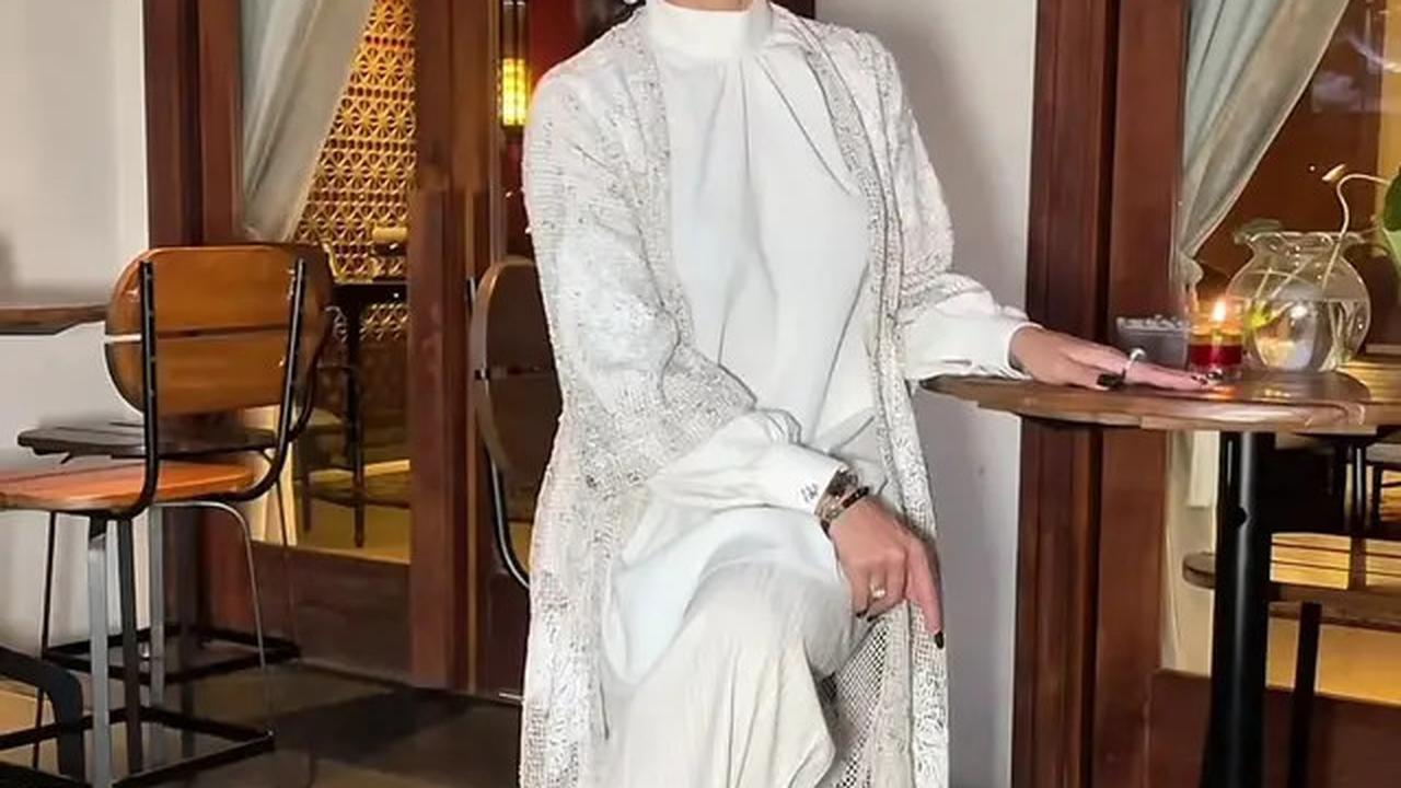 7 Potret Melaney Ricardo Jadi MC Buka Puasa, Dapat Berkah Ramadhan