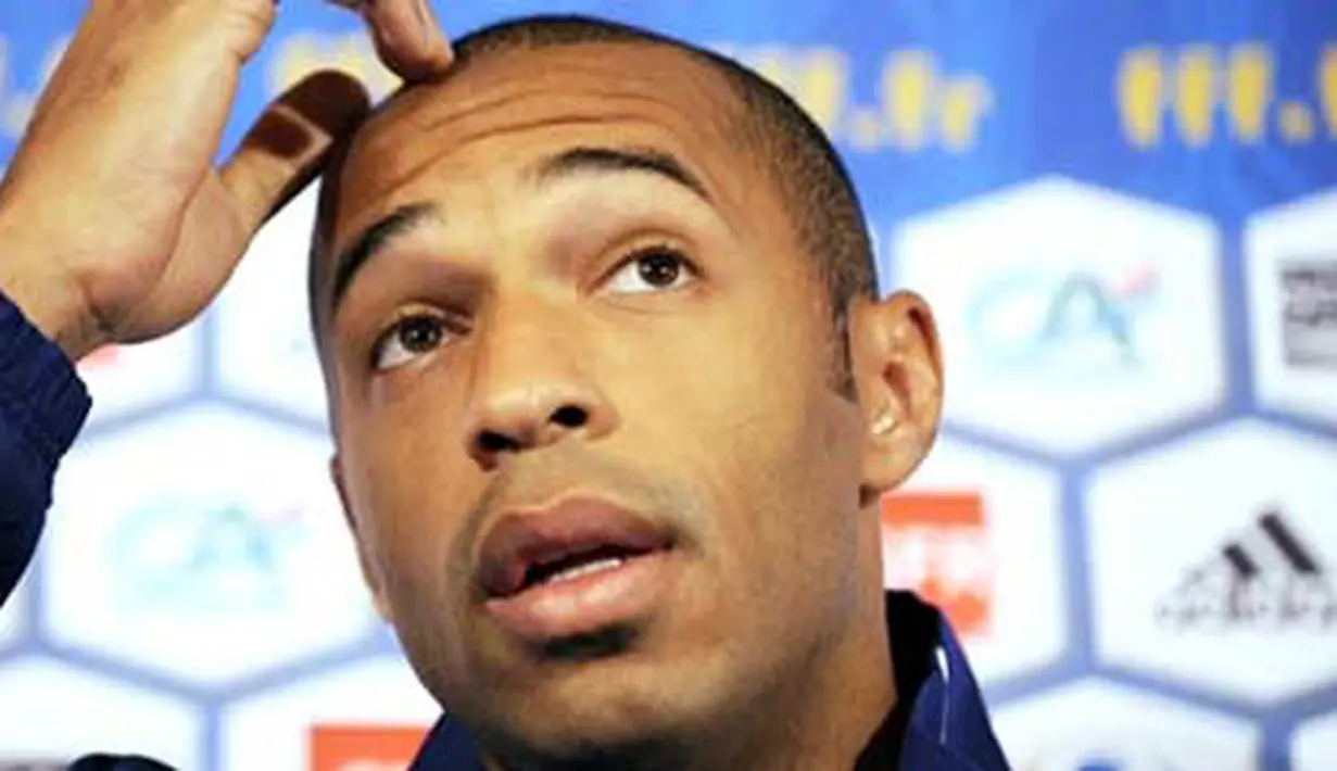 Kapten Prancis, Thierry Henry di sesi konferensi pers yang berlangsung di Clairefontaine, 17 November 2009, jelang leg kedua play-off PD 2010 lawan Republik Irlandia. AFP PHOTO / FRANCK FIFE 