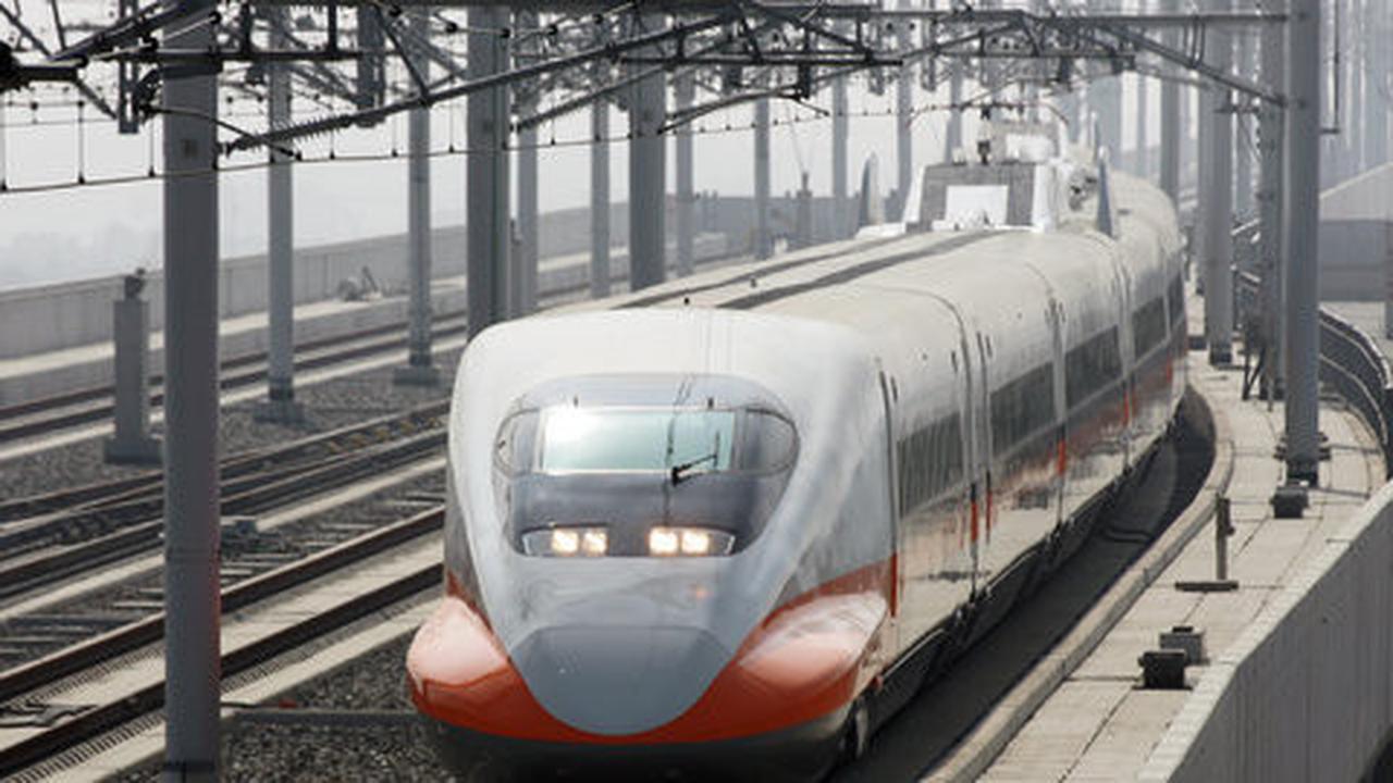 Kereta cepat Shinkansen terbakar akibat aksi penumpang bunuh diri