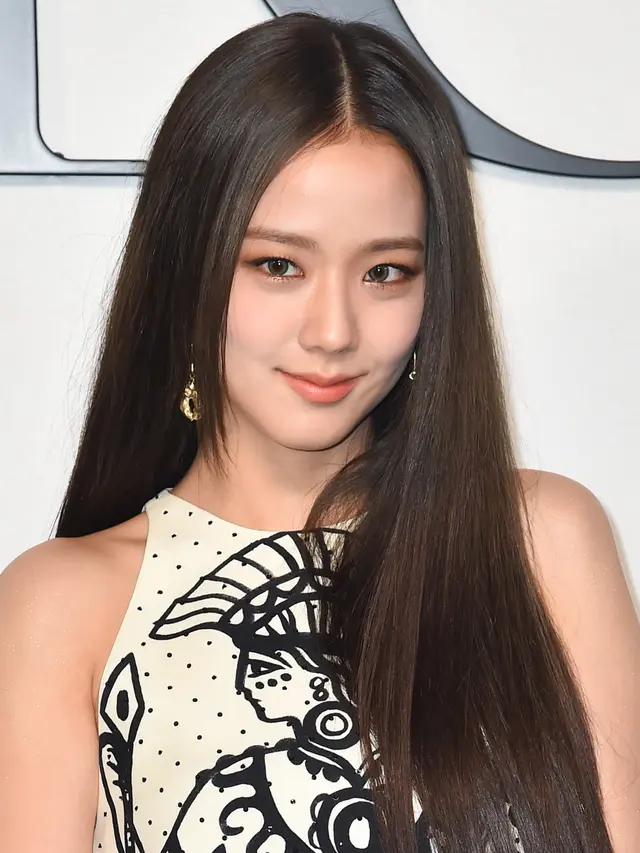 Jisoo BLACKPINK untuk Dior di Paris Fashion Week Spring Summer 2022
