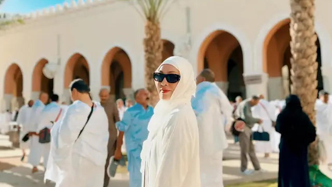 6 Artis Rayakan Tahun Baru 2025 dengan Ibadah Umroh, Liburan di Tanah Suci