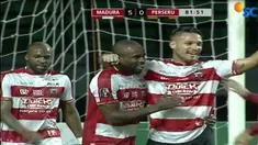 Greg Nwokolo tampil sebagai bintang lapangan dengan torehan dua gol dan tiga asis.