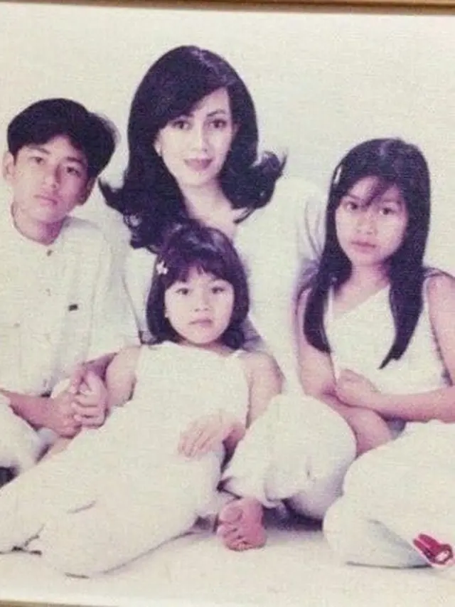 7 Potret Masa Remaja Raffi Ahmad, Parasnya Bikin Pangling