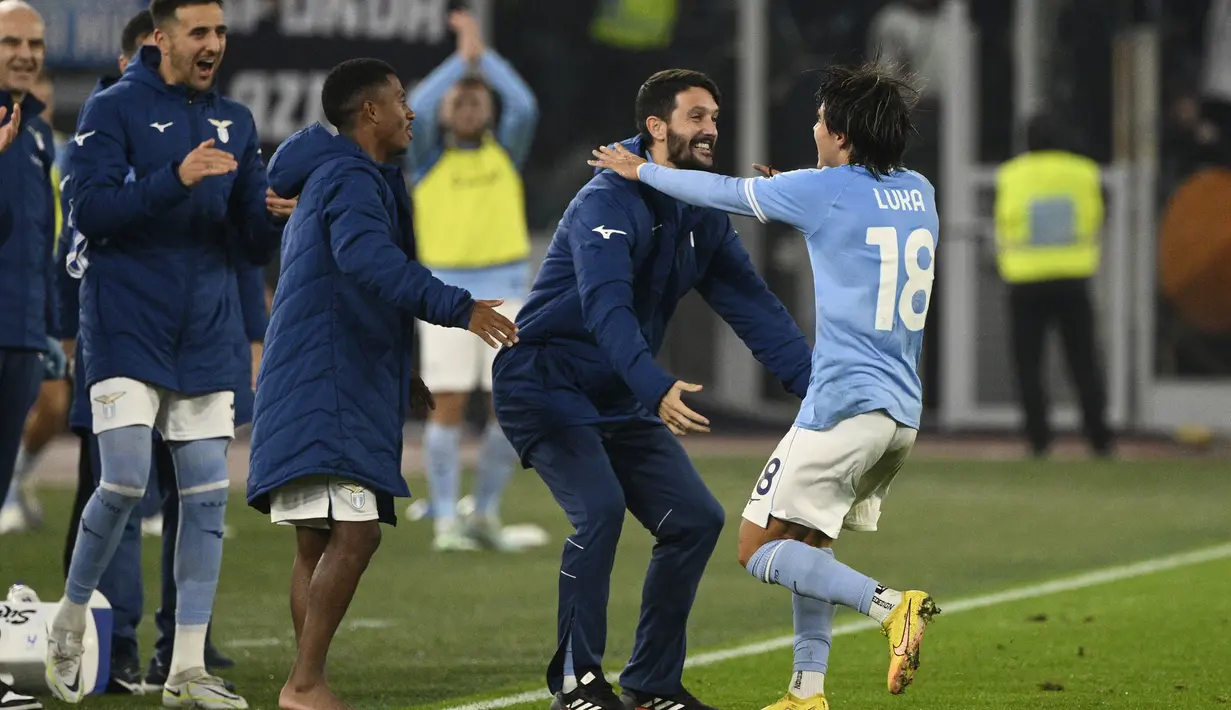 Lazio berhasil menggapai posisi runner-up klasemen sementara Liga Italia 2022/2023 usai mengalahkan tamunya Monza dengan skor 1-0 berkat gol tunggal Luka Romero pada menit ke-69. (LaPresse via AP/Fabrizio Corradetti)