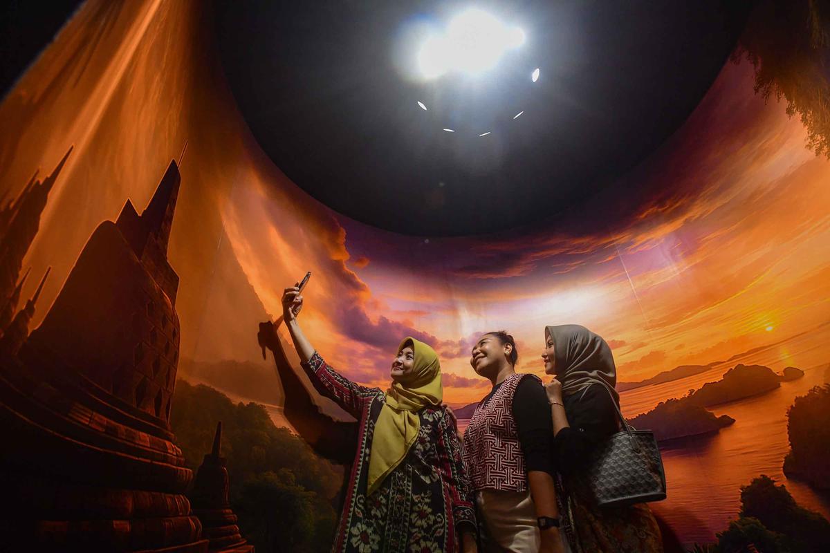 FOTO: Tanah Api, Jejak Jiwa,  Instalasi Seni Nusantara Sambut HUT ke-80 RI di Bandara Soekarno-Hatta