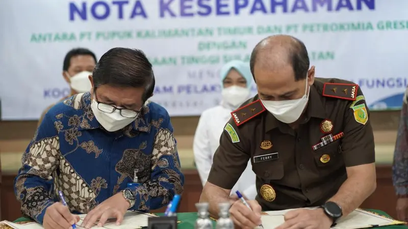 Petrokimia Gresik menggandeng Kejaksaan Tinggi (Kejati) Sulawesi Selatan (Sulsel) untuk memberantas mafia pupuk