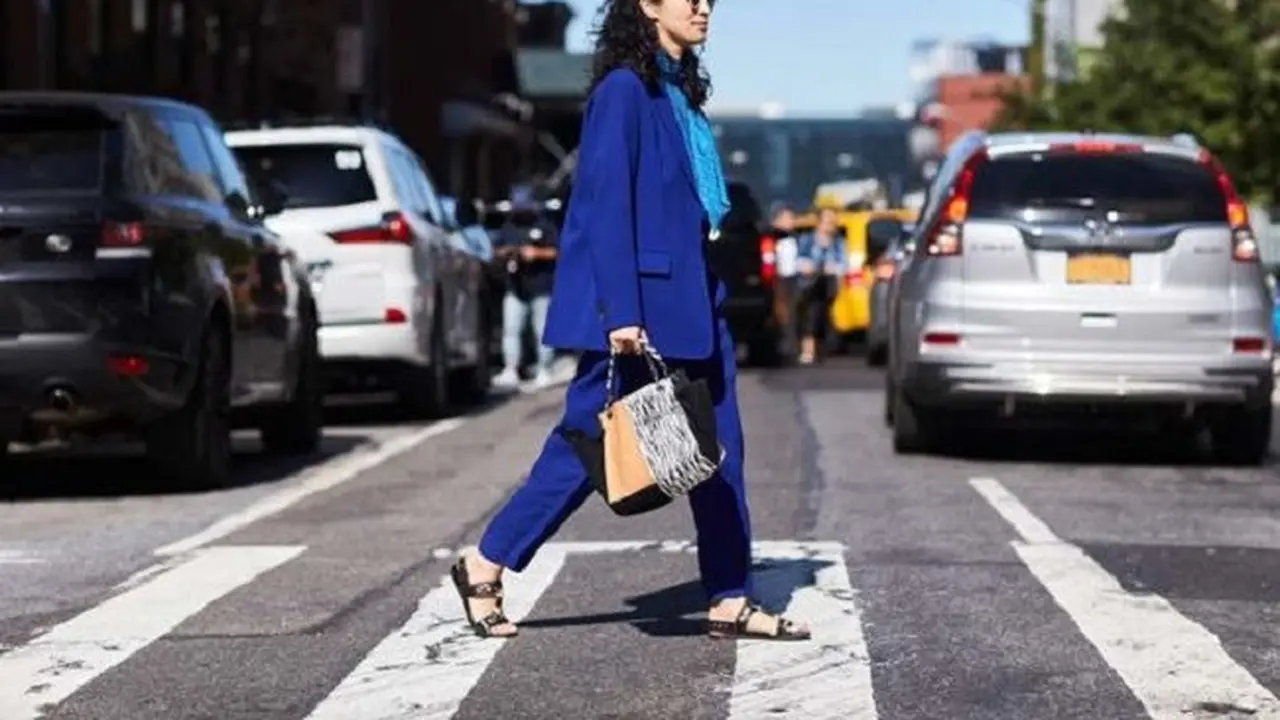 Tampil Gaya dengan Busana Colorful Suit yang Trendi 