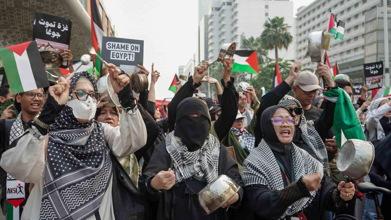 FOTO: Ribuan Warga Longmarch Bela Palestina, Kecam Genosida di Gaza
