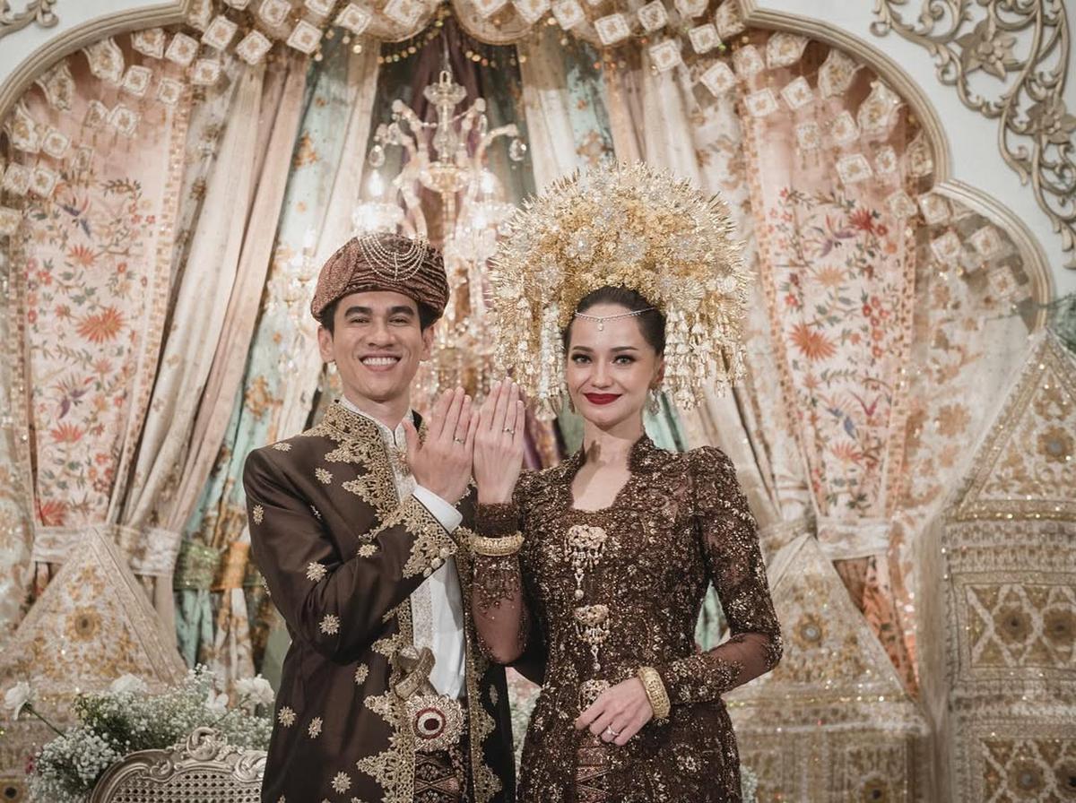 Deretan Artis Ini Pilih Menikah Diam-Diam, Nissa Sabyan Jadi yang Terbaru