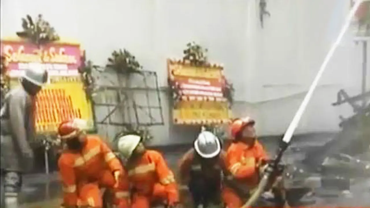 Gedung Kejati Jabar Terbakar hingga Pemantauan Hilal Terganggu