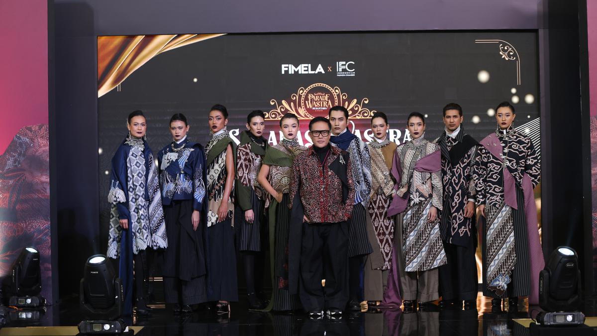 Pesona Batik dalam Koleksi From the East Kreasi Deden Siswanto, Merawat Wastra Nusantara agar Terus Lestari