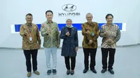Menaker Ida saat berkunjung ke Hyundai Mobility Innovation Center, GIIC Kota Deltamas, Cikarang, Kamis (11/5/2023). (Foto: Istimewa)