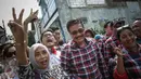 Djarot Saiful Hidayat saat kunjungan ke Jalan Ali Sadikin di Kelurahan Papanggo, Jakarta Utara (23/11). ). Djarot mengungkapkan pihaknya bakal segera merapikan bangunan-bangunan sekolah, khususnya di Papanggo pada tahun 2017. (Liputan6.com/Faizal Fanani)