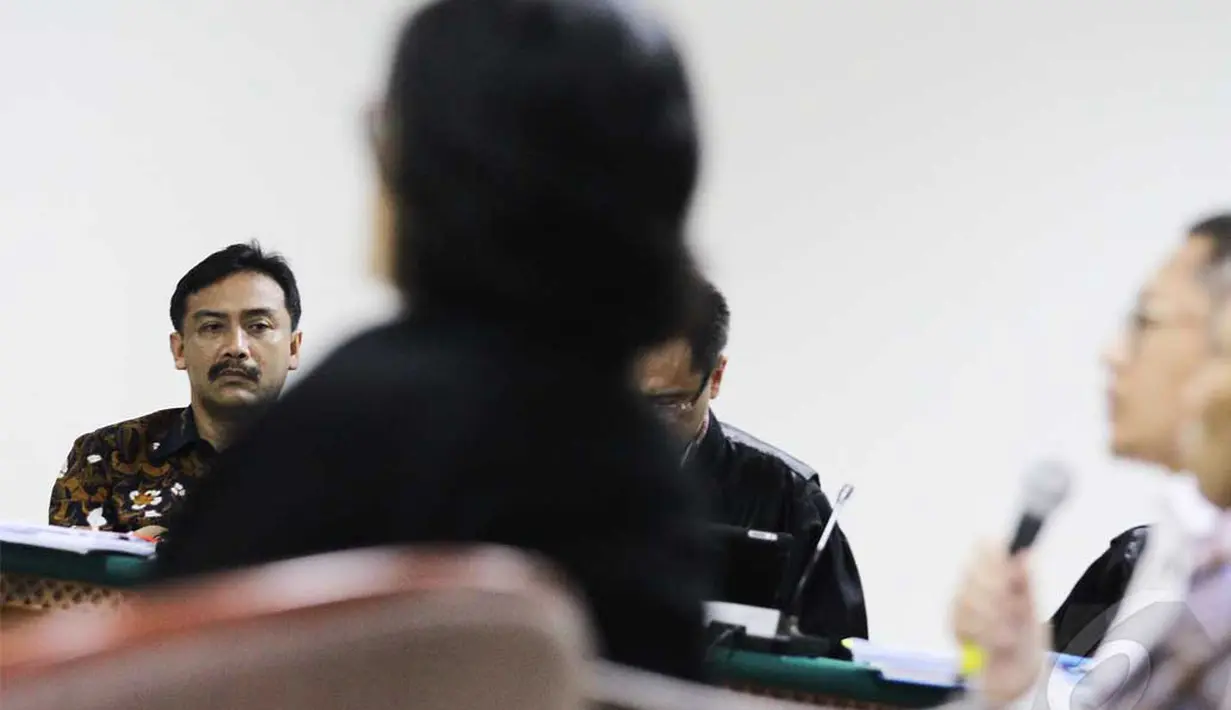 Mantan Menteri Pemuda dan Olah Raga, Andi Alfian Mallarangeng mendengarkan keterangan saksi di Gedung TIPIKOR, Jakarta, Senin (26/5/2014) (Liputan6.com/Faizal Fanani).