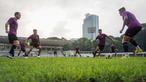 Pemain Timnas Indonesia U-23 melakukan latihan untuk persiapan SEA Games 2021 di Stadion Madya, Senayan, Jakarta, Selasa (12/04/2022) sore WIB. Skuat Garuda Muda rencananya akan berlaga di Hanoi pada 6-22 Mei 2022. (Bola.com/Bagaskara Lazuardi)