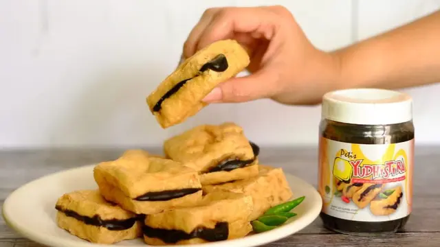 Diary Fimela: Pandemi Justru Tambah Outlet, Begini Cara UMKM Tahu Petis Yudhistira Adaptasi di Tengah Pandemi