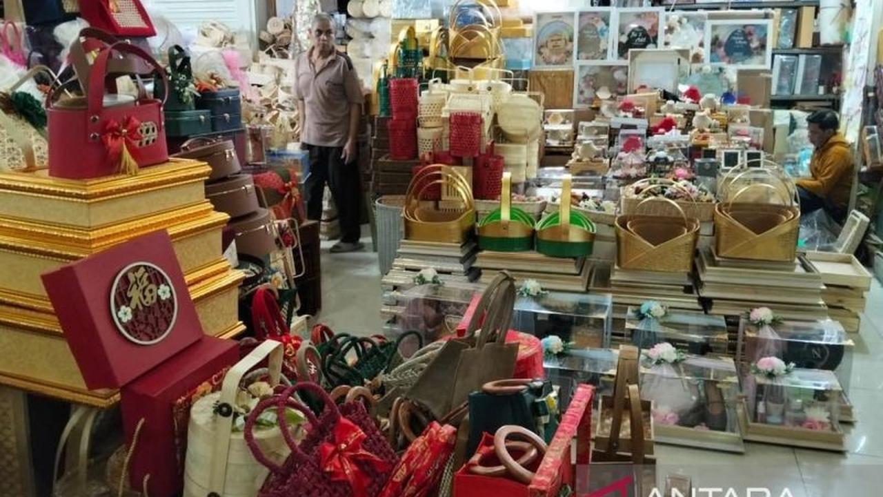 Pedagang Kebanjiran Pesanan, Bisnis Parsel Imlek Cikini Bergairah Jelang Perayaan