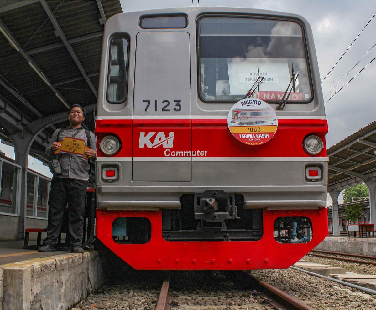 FOTO: Arigato KRL,  Perjalanan Terakhir Kereta Legendaris Eks Jepang di Jabodetabek