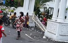 Massa Mengamuk, Ratusan Pedagang Robohkan Pagar Kantor Pemkot Binjai Protes Penggusuran