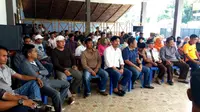 Warga Kabupaten Lebong meminta kasus yang menimpa ketua DPRD Teguh Raharjo Eko Purwoto tidak dipolitisir (Liputan6.com/Yuliardi Hardjo) 