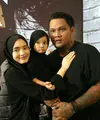 Penyanyi Virgoun baru saja meluncurkan album baru. Penyanyi yang lebih dulu dikenal sebagai vokalis grup band Last Child itu meluncurkan album berjudul Surat Cinta Untuk Starla pada Kamis (19/10/2017). (Nurwahyunan/Bintang.com)