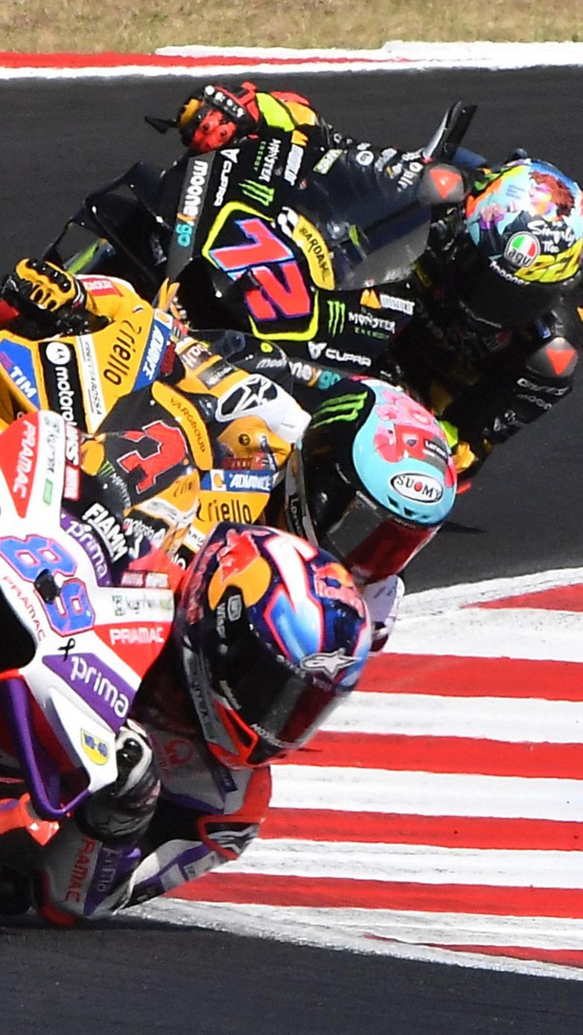 Performa Jorge Martin semakin kelihatan saat mulai menjauhi Bagnaia yang menurunkan lajunya  lantaran cedera akibat terjatuh pada seri pekan lalu.<br>