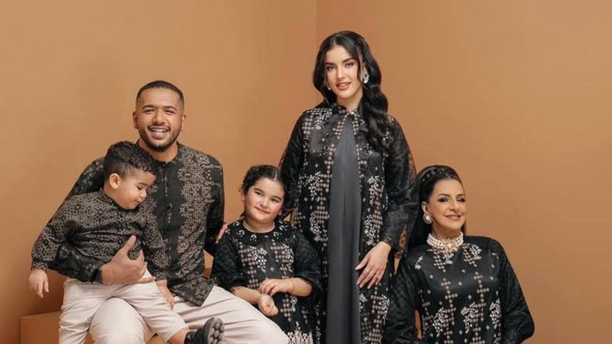 5 Potret Tasya Farasya Pakai Baju Senada dengan Keluarga, Pancarkan Aura Berkelas