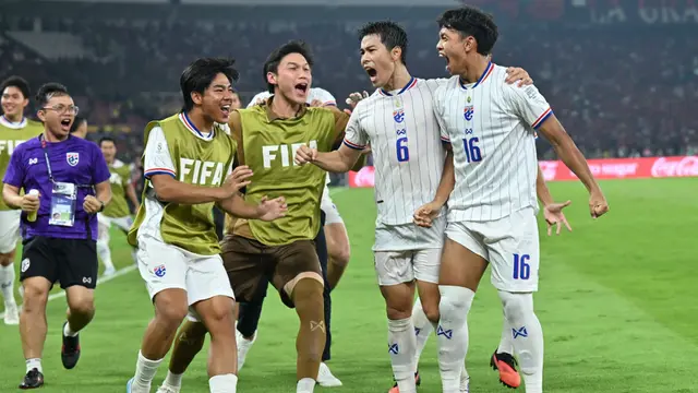 Sarach Yooyen, Iklas Sanron, Timnas Thailand