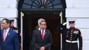 Presiden Joko Widodo bersiap foto keluarga untuk KTT Khusus ASEAN-AS di Halaman Selatan Gedung Putih di Washington, DC pada 12 Mei 2022.  (Foto:Muchlis Jr - Biro Pers Sekretariat Presiden)