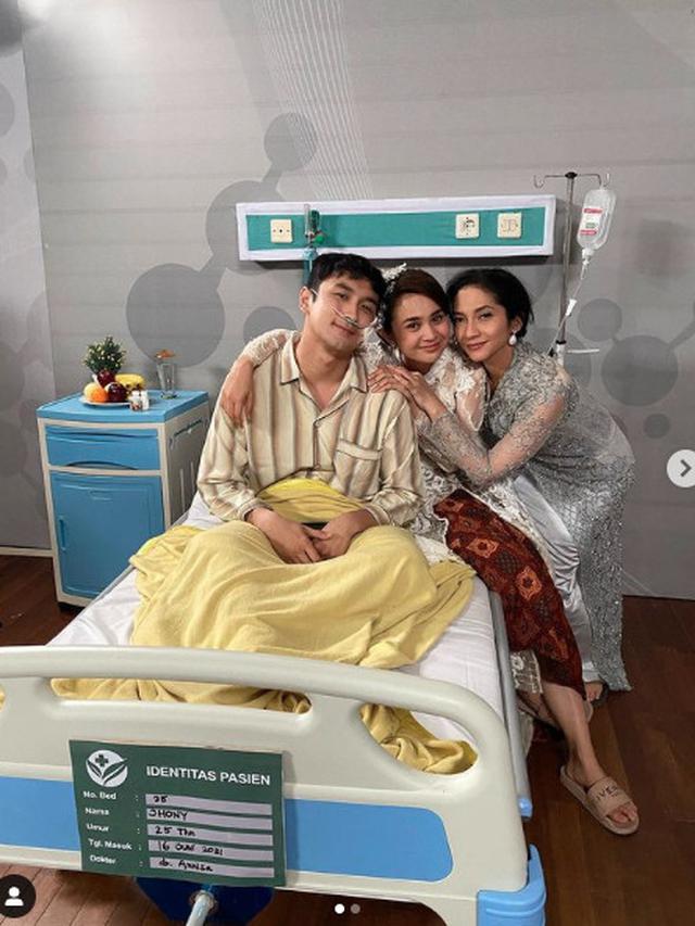 Gerald Yohanes bersama teman main sinetronnya