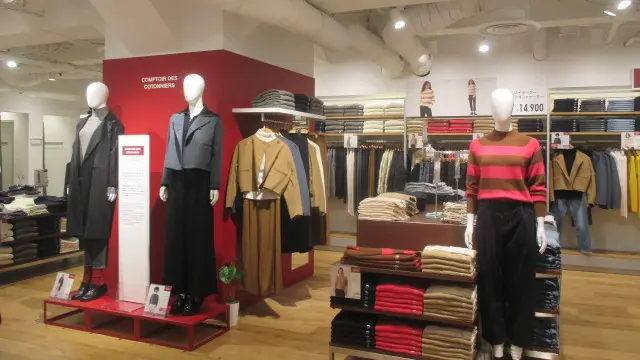 Bukan Sekadar Ritel Baju, UNIQLO Shinjuku Honten Hadirkan Pengalaman Belanja Asik Sambil Ngopi dan Merangkai Bunga