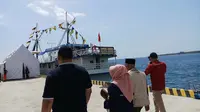 RS Terapung 'Ksatria Airlangga' ikut andil tangani pasien korban gempa Lombok. (Liputan6.com/Fitri Haryanti Harsono)