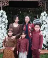 Tampil menawan berbalut kebaya, begini kebaya ala  Rachel Vennya, Fuji, Hingga Erika Carlina.