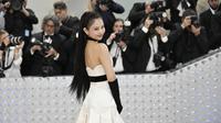 Jennie Blackpink di Met Gala 2023. (Evan Agostini/Invision/AP)