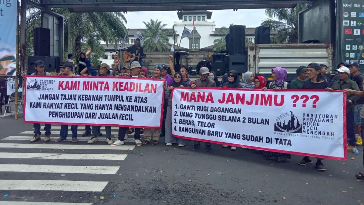 Penjual Nanas Demo di Gedung Sate, Bupati Subang Akui Uang Tunggu Belum Dibayarkan