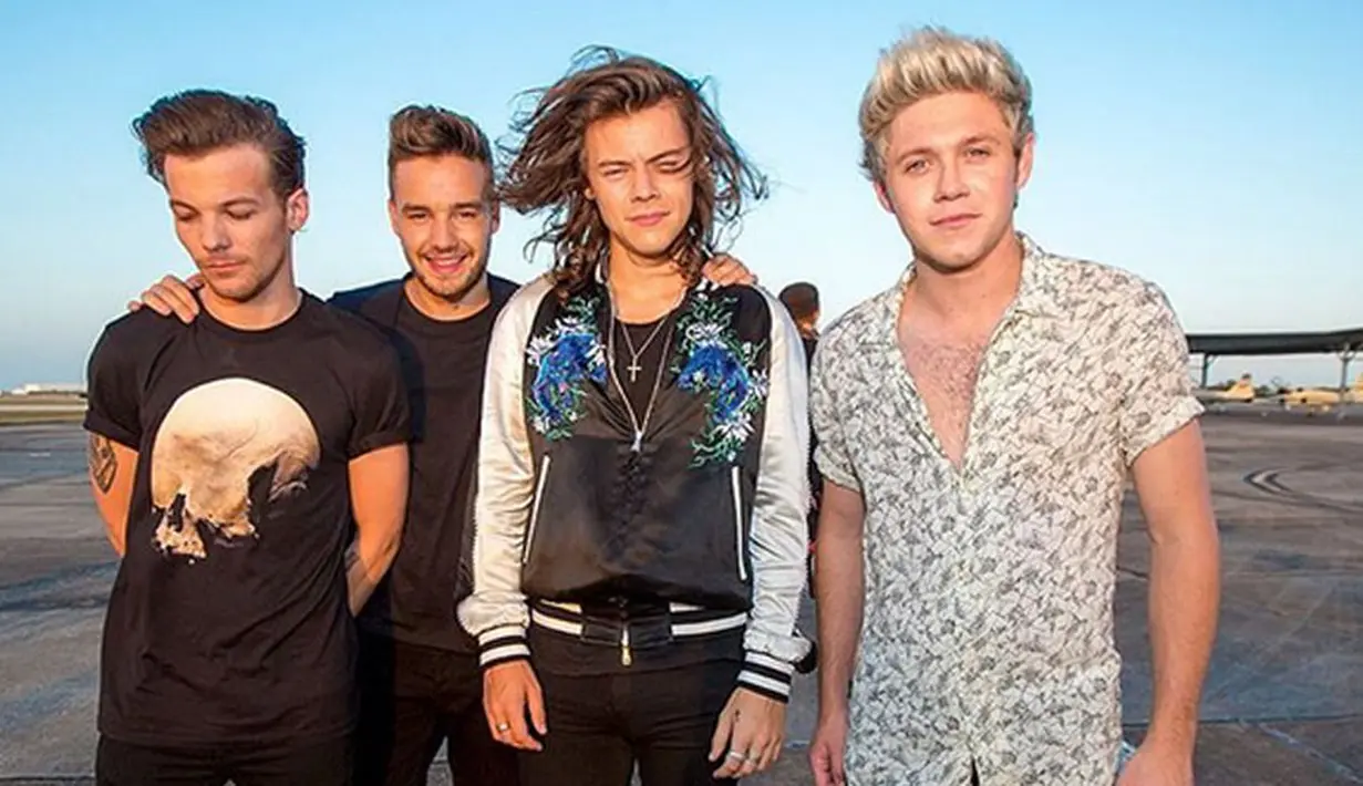 Johannah Deakin, ibu dari Louis Tomlinson meninggal dalam usia 43 tahun. Dikabarkan Johannah meninggal lantaran penyakit Leukimia yang dideritanya sejak beberapa waktu silam. (Instagram/onedirection)