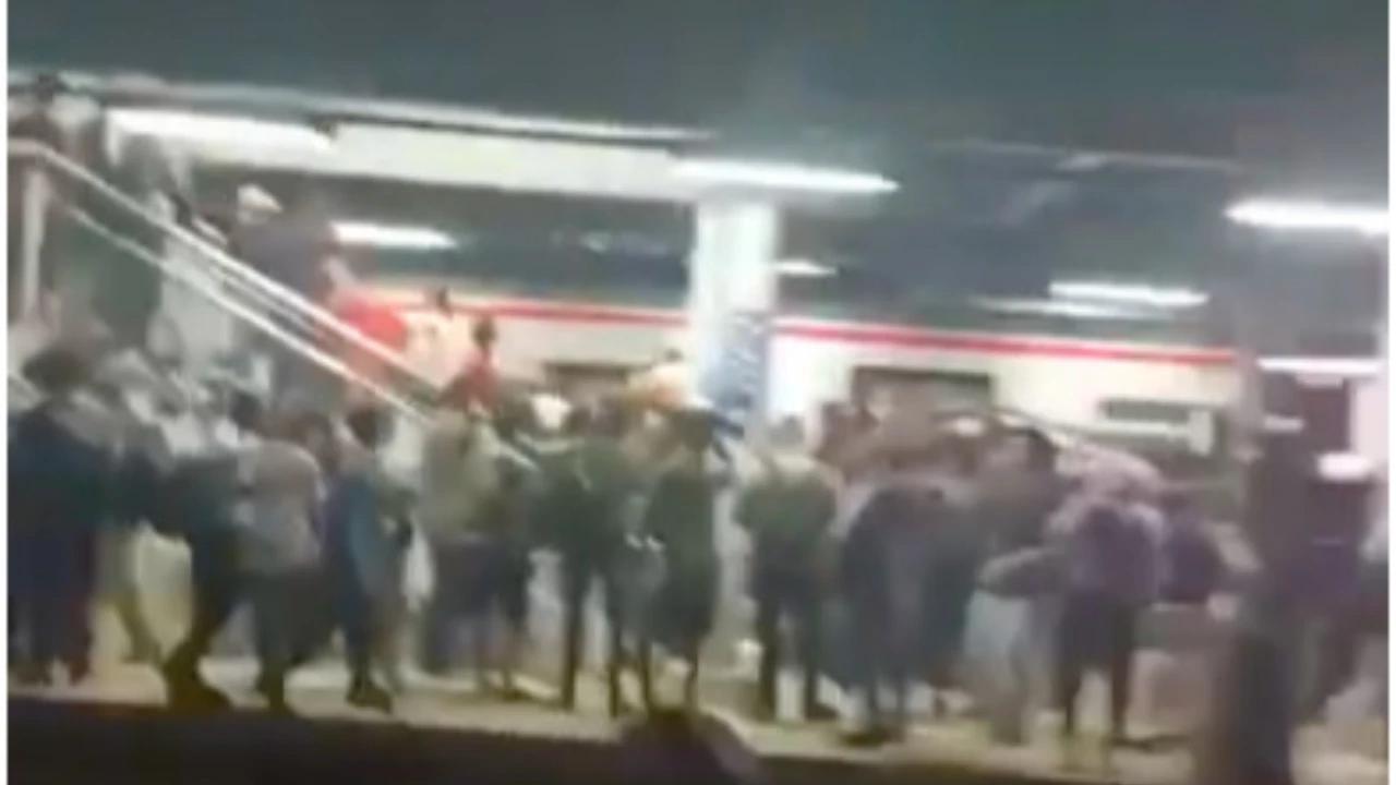 Kesaksian Penumpang KRL saat Tabrakan dengan KA Jarak Jauh: Bunyi Benturan Seperti Bom dan Lampu Langsung Mati