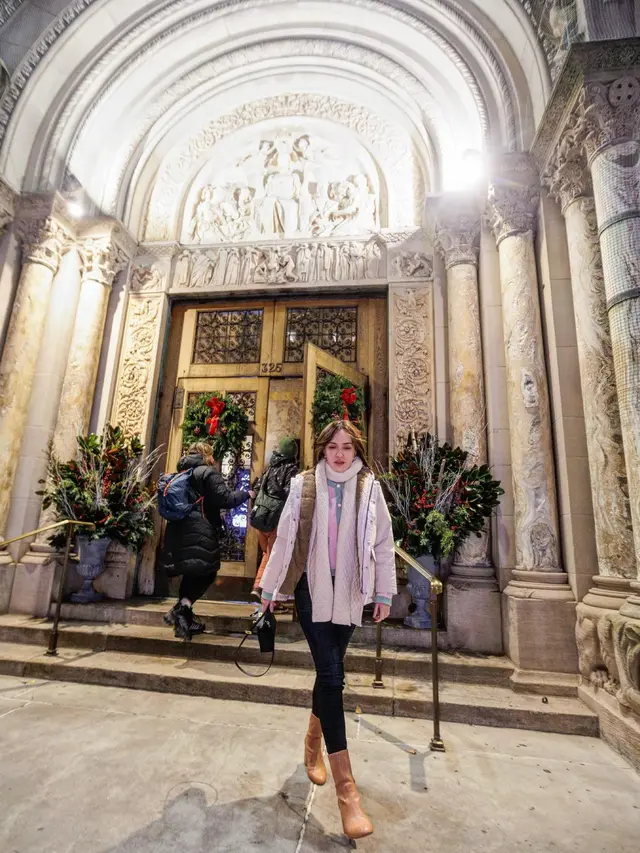 7 Potret Shandy Aulia Rayakan Natal di New York, Bareng Mantan Suami