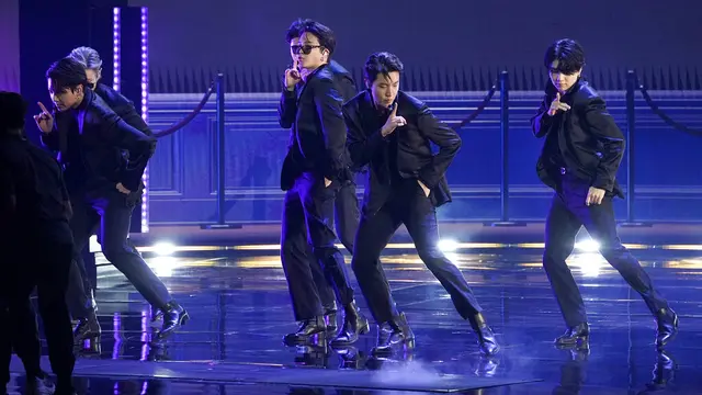BTS tampil di Grammy Awards 2022. (AP Photo/Chris Pizzello)